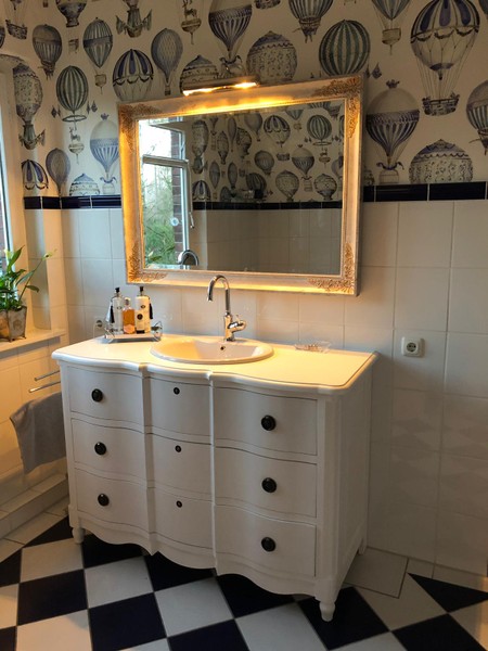 Badezimmeridee: Landhausstil mit Muster -Tapete