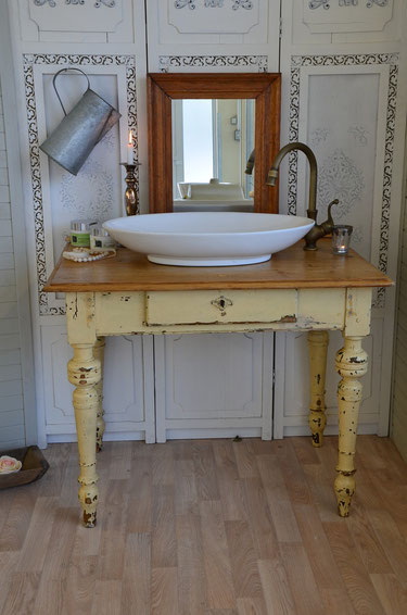 Vintage Waschtische - funktionstüchtig aufgearbeitet - Land & Liebe