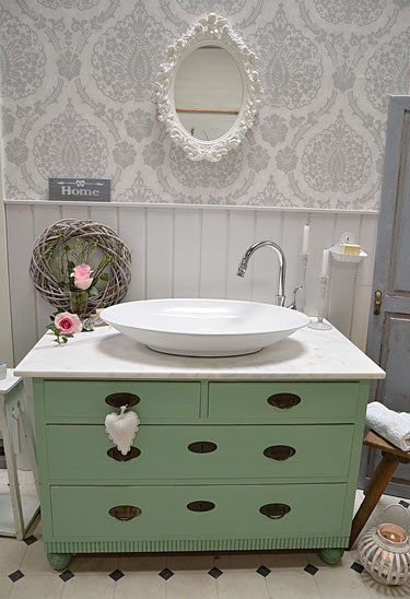 Vintage Waschtische - funktionstüchtig aufgearbeitet - Land & Liebe