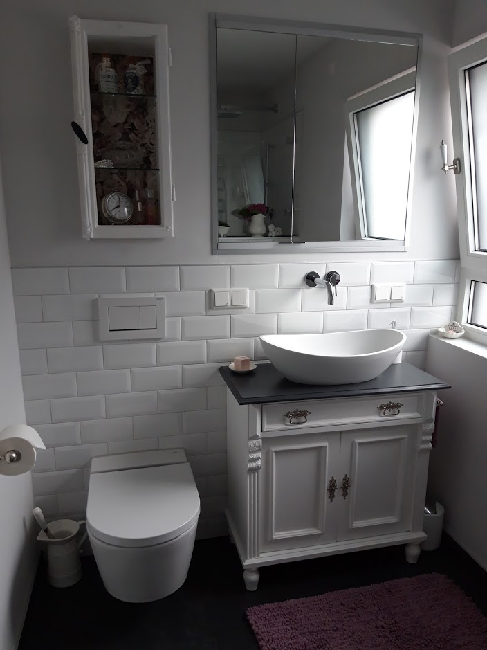 Badezimmeridee: Moderner und romantischer Landhausstil