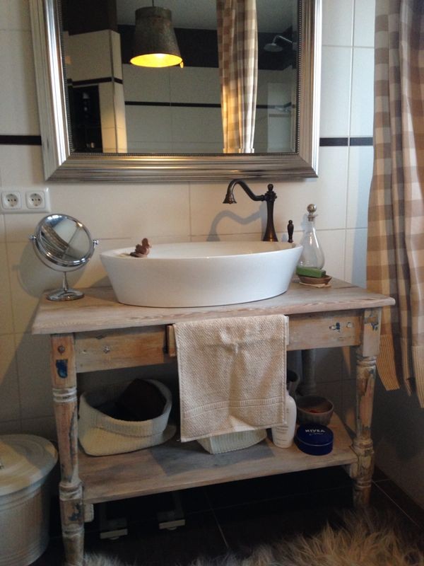 Das Badezimmer als Wohn(t)raum - Land & Liebe Badmöbel Landhaus