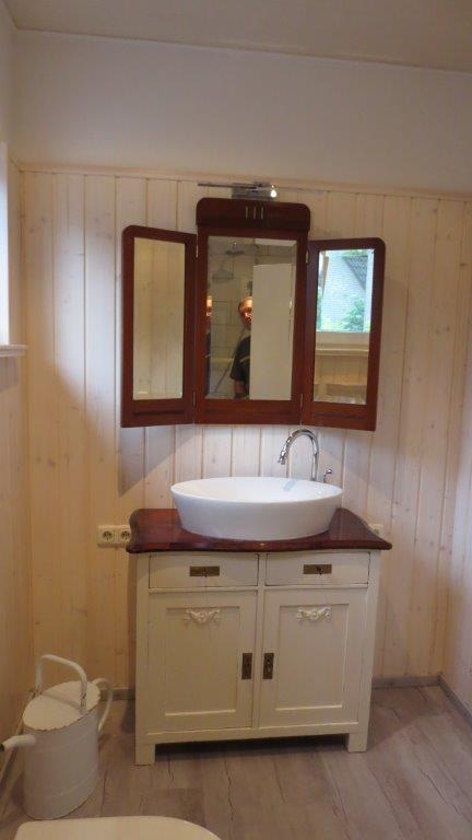 Ein Landhaus Badezimmer Voller Flair Land Liebe Badmobel Landhaus