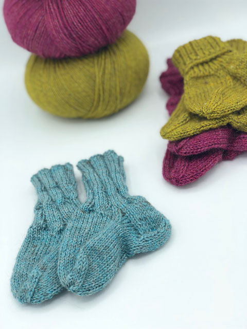 Lilientinte Charity Babysöckchen aus Schachenmayr Regia Premium Merino Yak