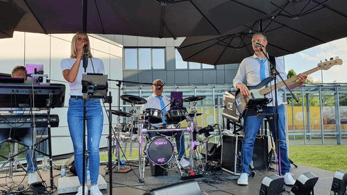 Bayern Pop spielt auf einem Betriebsfest in Bayern