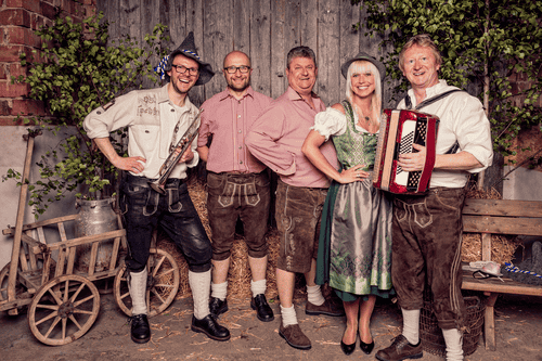 Partyband spielt auf einer Hochzeit in Bayern