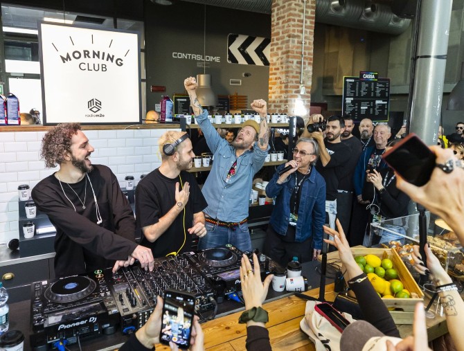 Jovanotti a sorpresa a m2o Morning Club