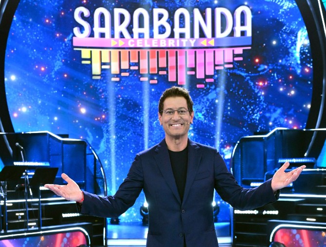 Enrico Papi conduce Sarabanda Celebrity