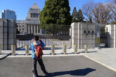 次は国会議事堂へ　