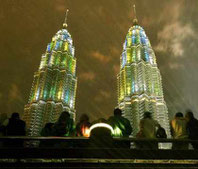 Malaysia Rundreise mit Petronas Twin-Towers in Kuala Lumpur, Nationalparks und Dschungel mit Badeaufenthalt Kuantan Ostküste mit Flug bei Reisebüro Reiselotsen günstig buchen