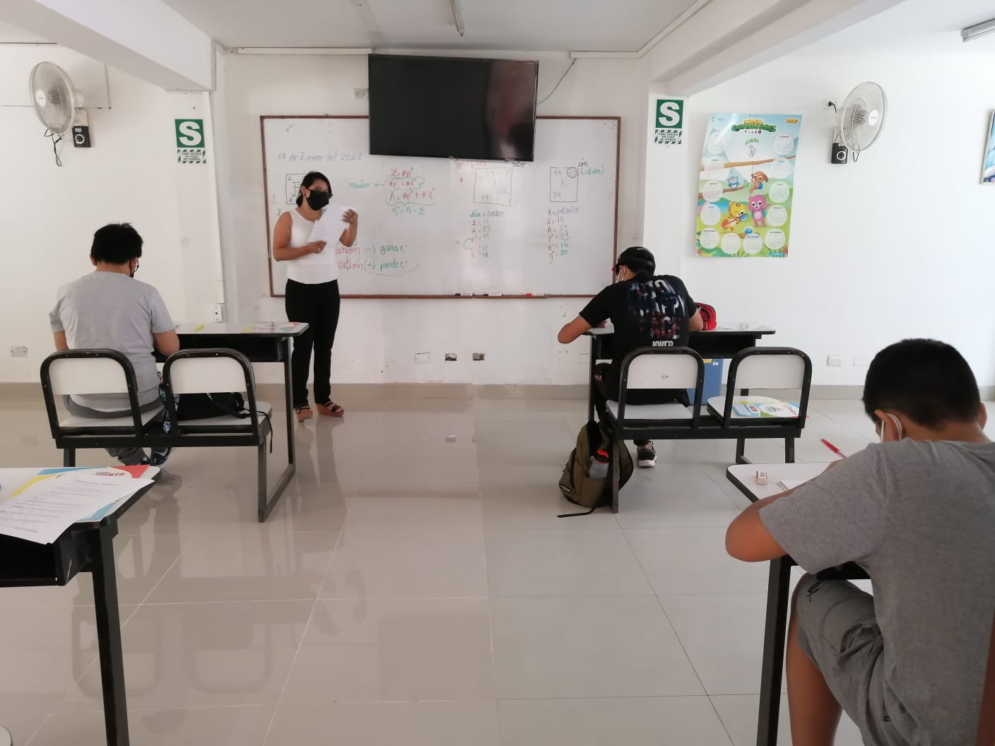 Vacunación completa del personal docente, administrativo y de servicio.