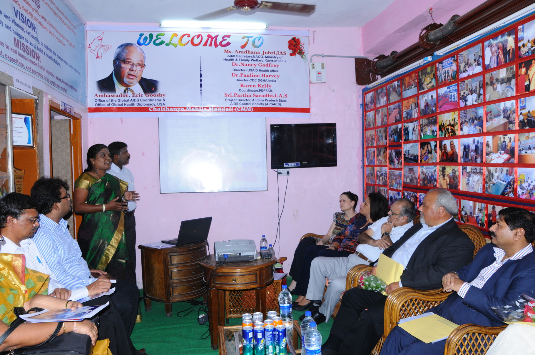 Jaya Singh Thomas  making a powerpoint presentation to the Officials  from US President's Emergency Plan for AIDS Relief , NACO & APSACS on their visit to CMM.  