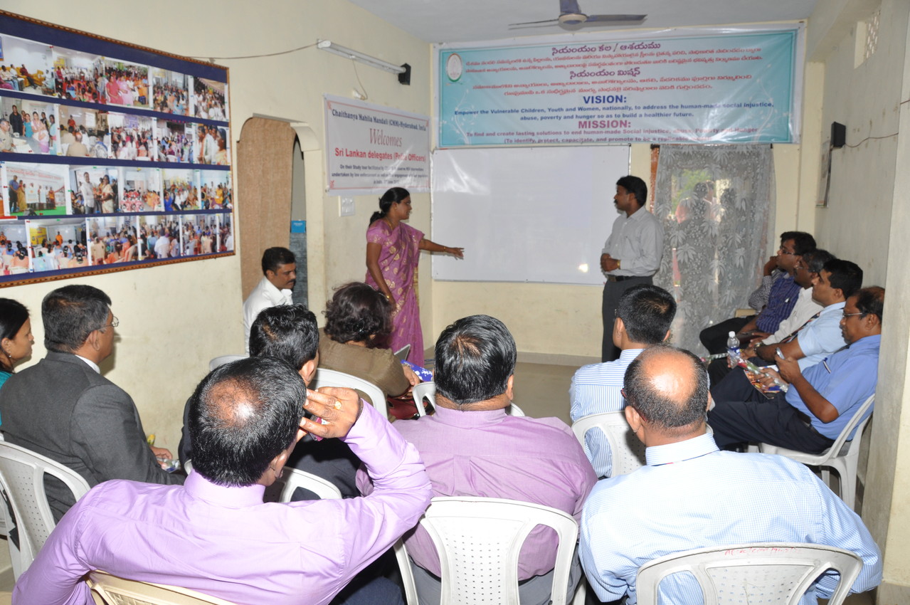 Jaya Singh and Jayamma of CMM  making a Powerpoint Presentation to the High profile Police officers from Sri Lanka,at the CMM H.O organized by UNAIDS