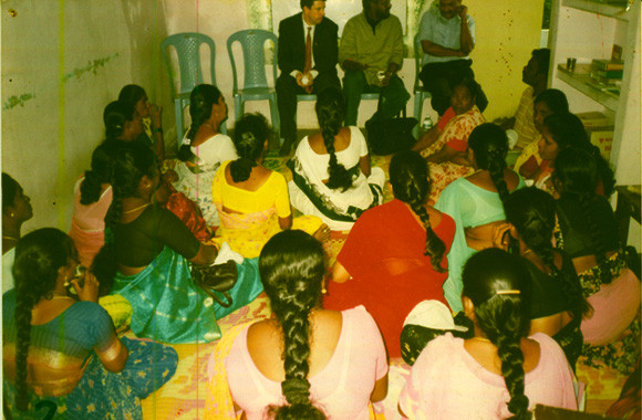  Mr.Dennis Brown,The then UNAIDS India Country representative,interacting with CMM Members at its office in Hyderabad