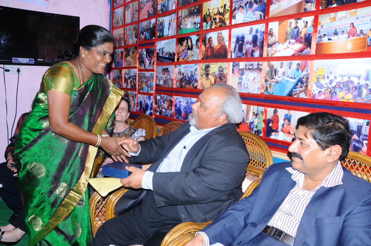 Presenting a Memento to Global AIDS Coordinator,PEFAR and Ambassador Dr.Eric Goospy,USA, on his visit to CMM on May.2.2013