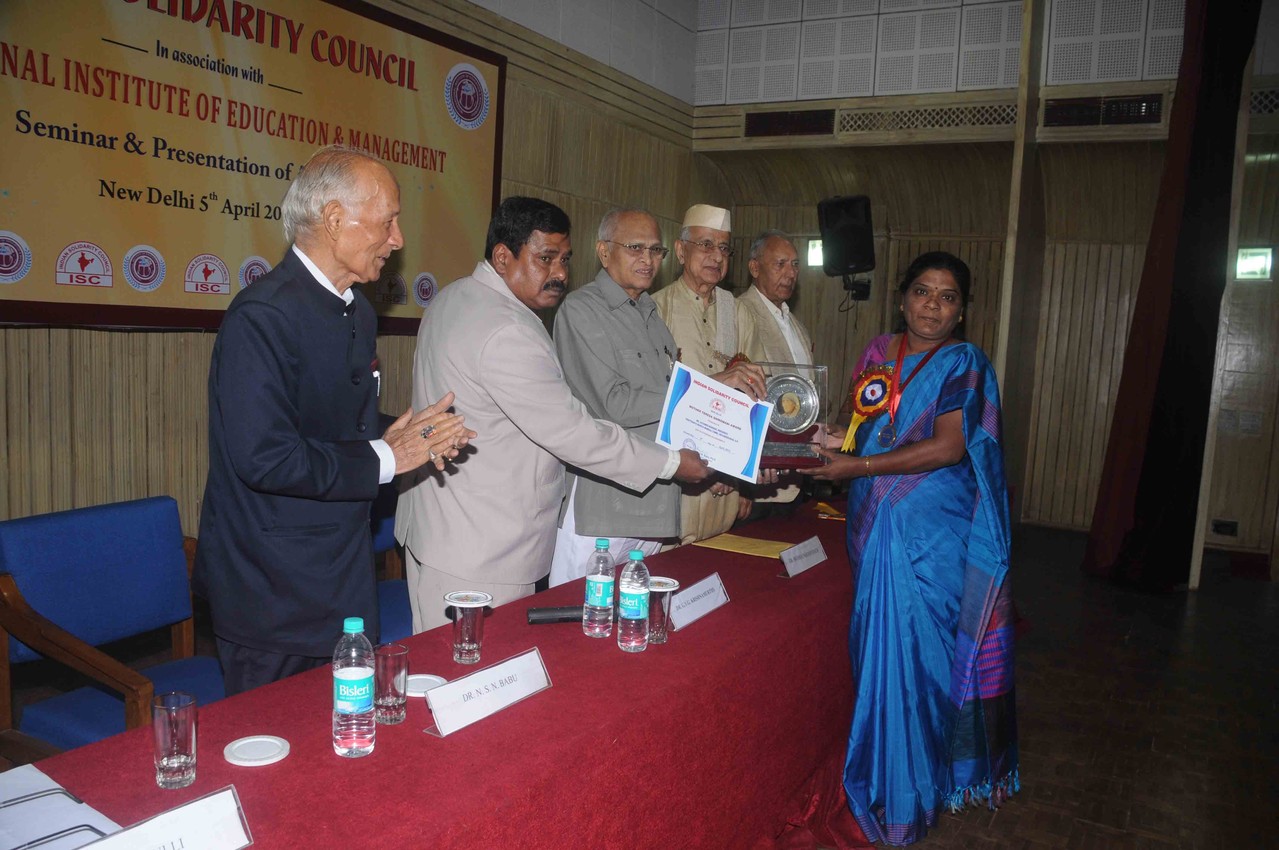 Ms.Jayamma,CMM Receives" Mother Teresa Shiromani  National Award' at Delhi by Indian Solidarity Council,New Delhi on 5th.April.2013