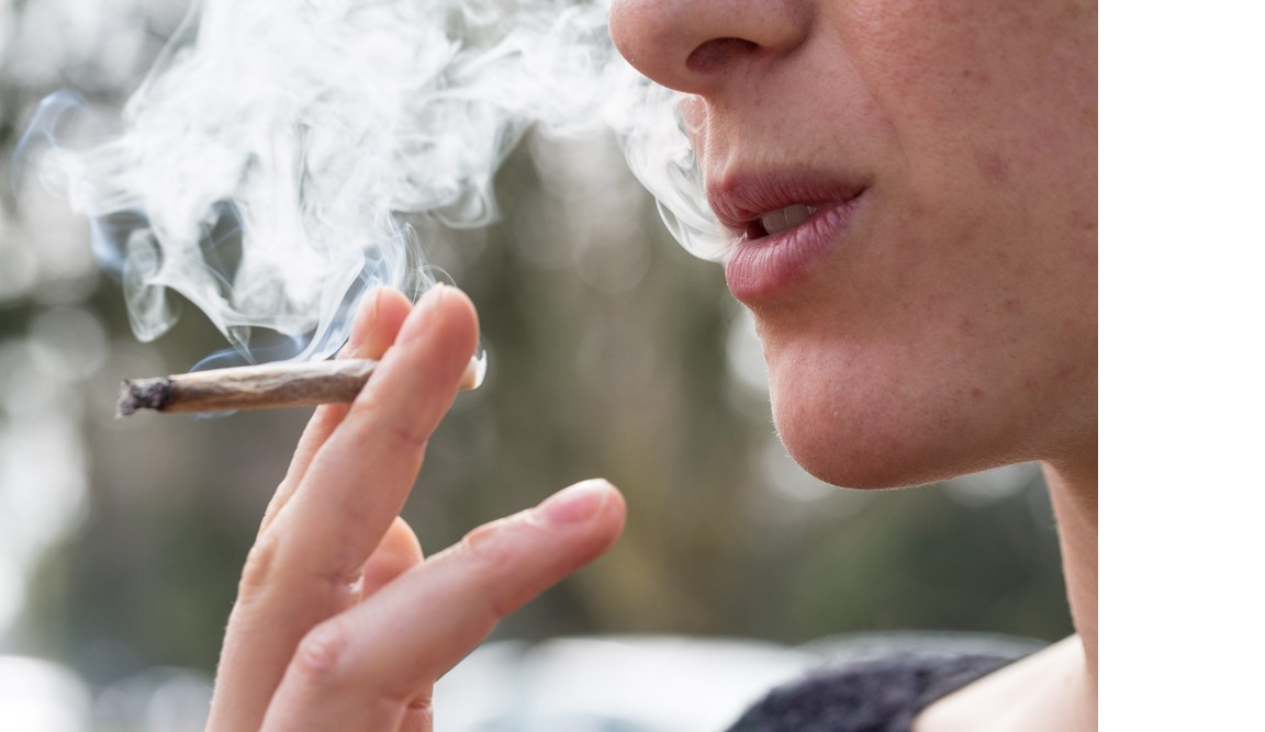 Il trattamento di riabilitazione di alcolismo si concentra gratuitamente