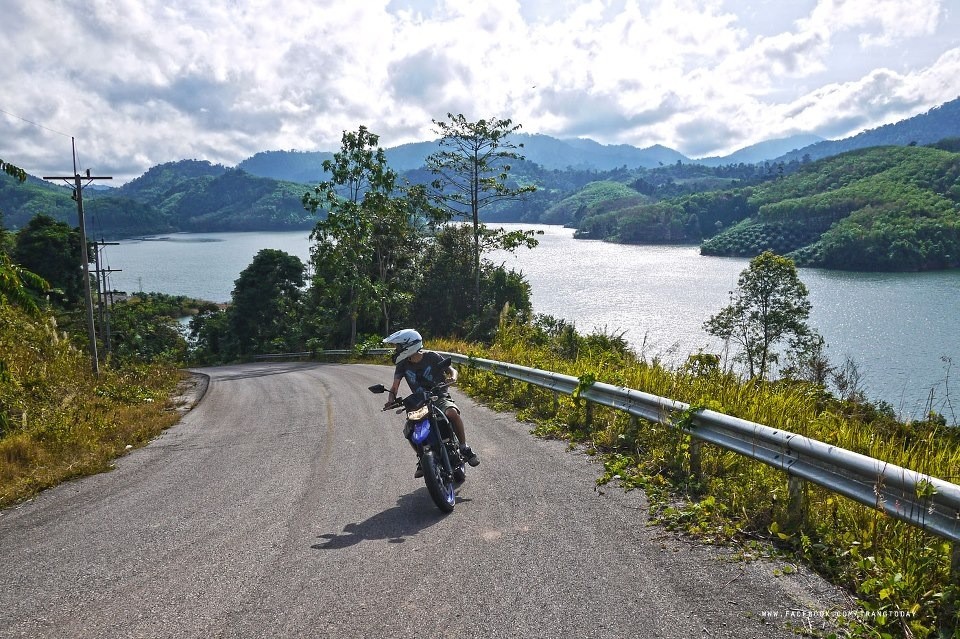 Einer von drei Stauseen in der Provinz Trang. Diese laden zum baden und wandern ein oder wie hier auf dem Bild, um sie mit dem Motorrad zu erkunden