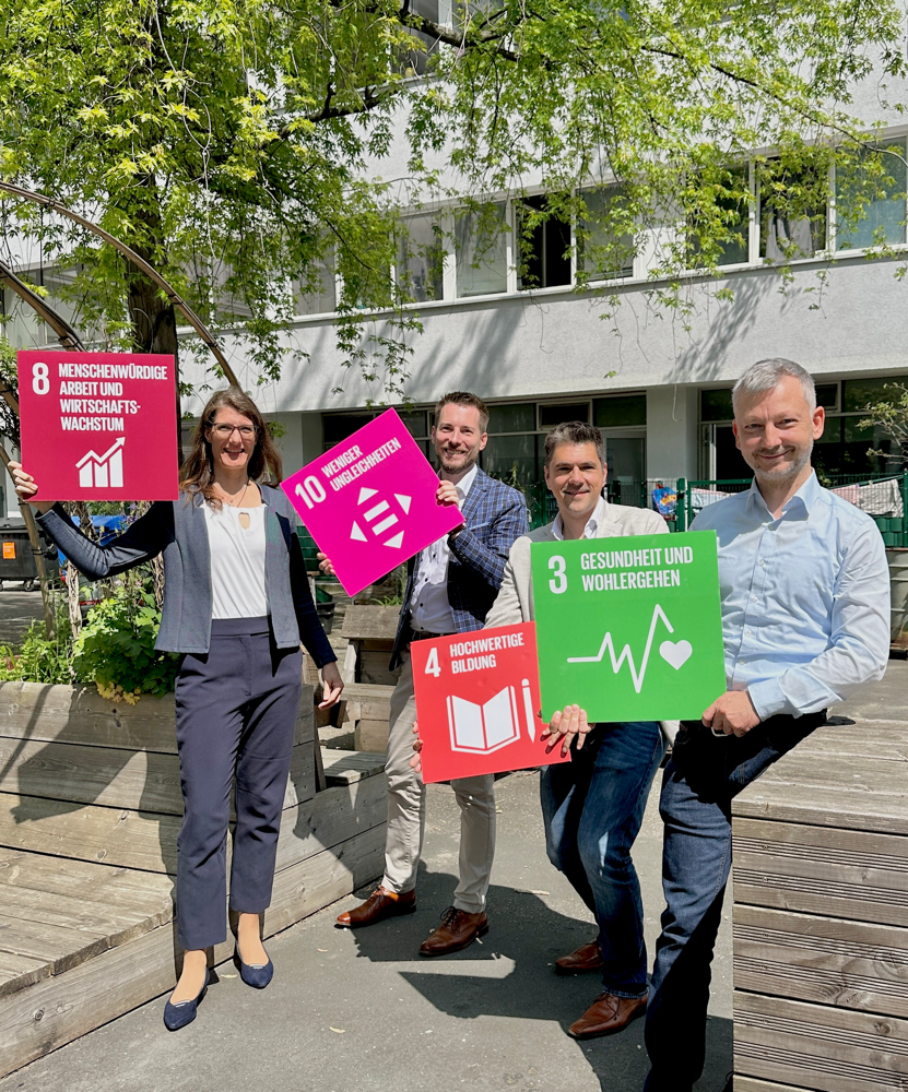 Stellten die Megatrends für die Sozial- und Gesundheitswirtschaft vor: Carmen Schulz (v. l.), Tobias Meyer, Prof. Dr. Michael Vilain und Dr. Matthias Heuberger vom IZGS der EHD beim KLIMA-für-ALLE-Kongress in Berlin. | Foto: IZGS der EHD