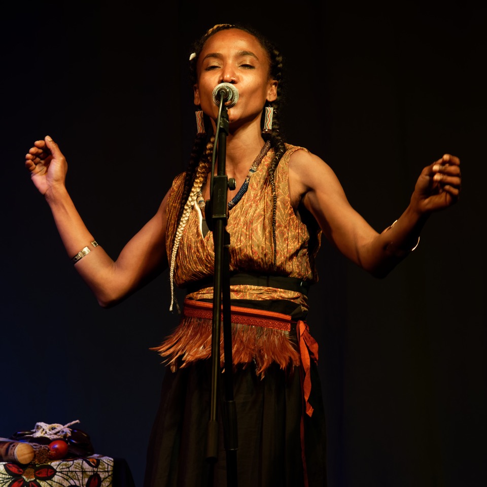 DIM 9 NOV. 10h30 à 12h00 DE CHANT & DANSE MALGACHE