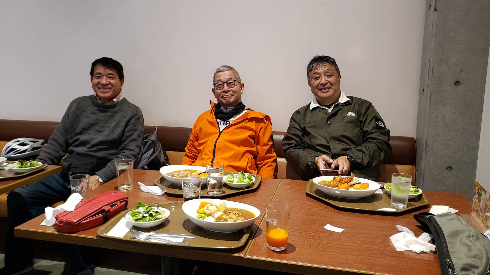 ハイ、楽しく美味しくランチタイム！