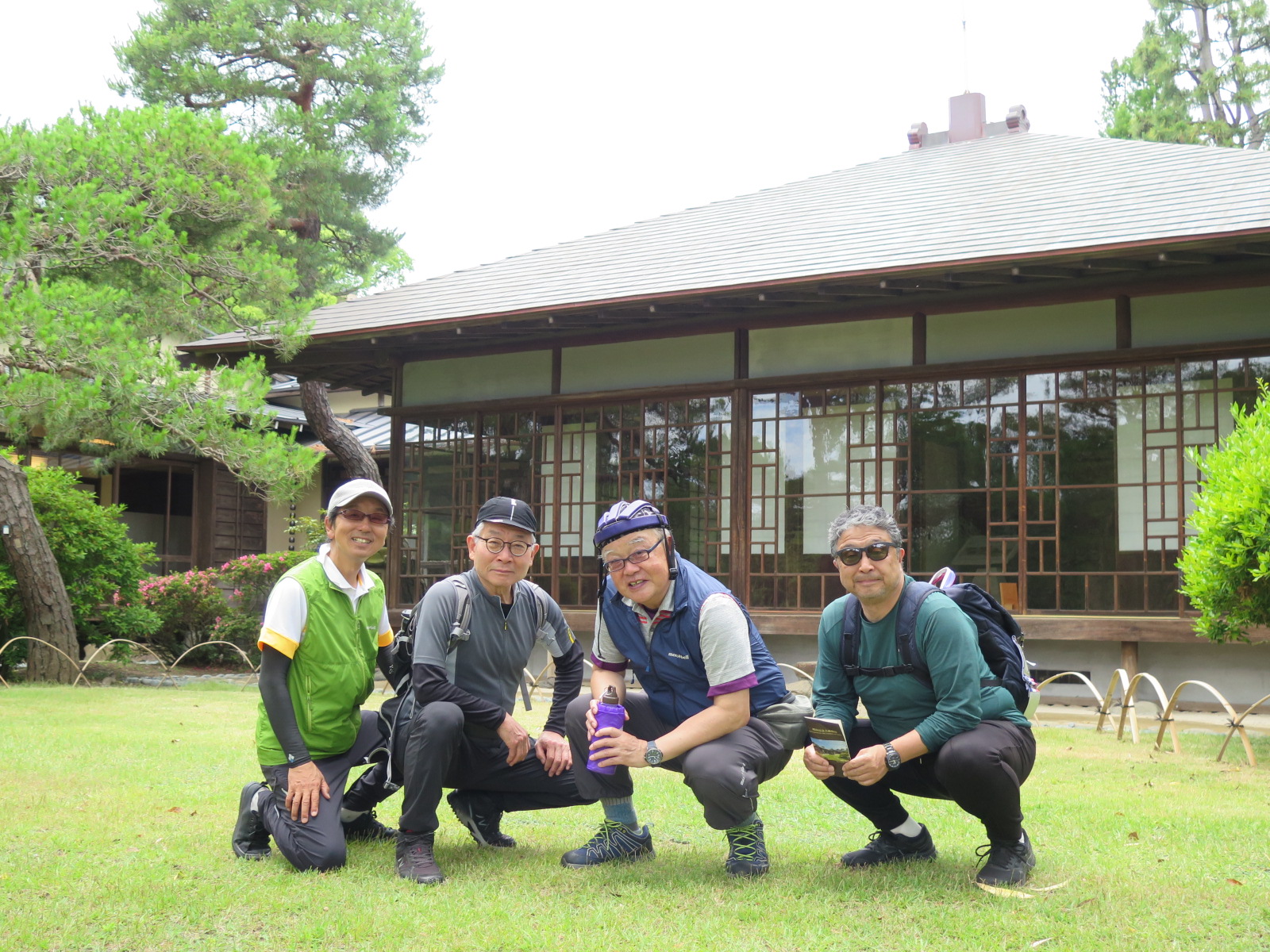 緑鮮やかな別邸庭にて
