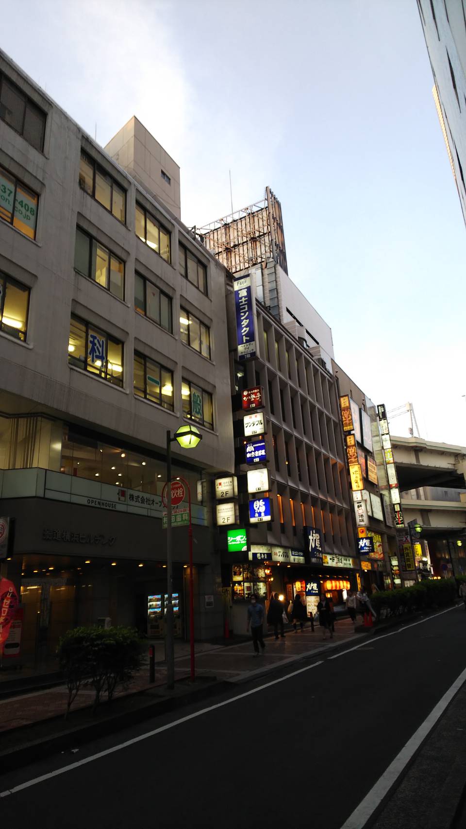 JR横浜駅北口　徒歩３分「加登亭」