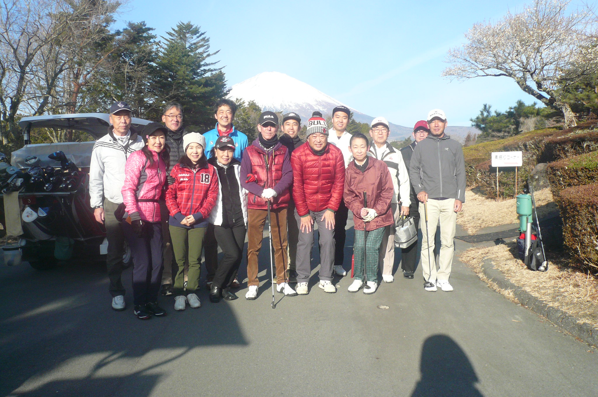 富士山バックに集合写真