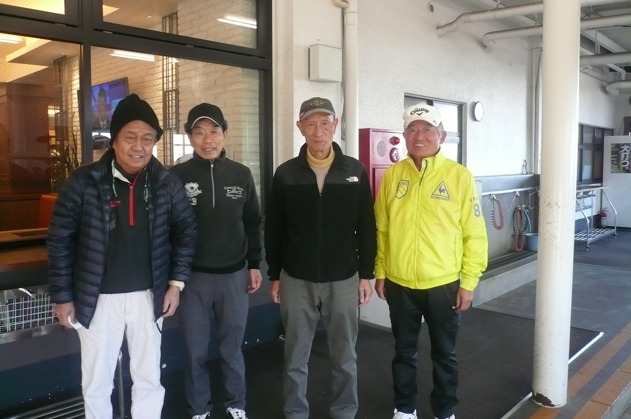 ４組柿沢・高雄・小林・優勝した田中啓充さん