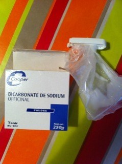 Paquet de bicarbonate pour nettoyer moisissure (carton et sachet)