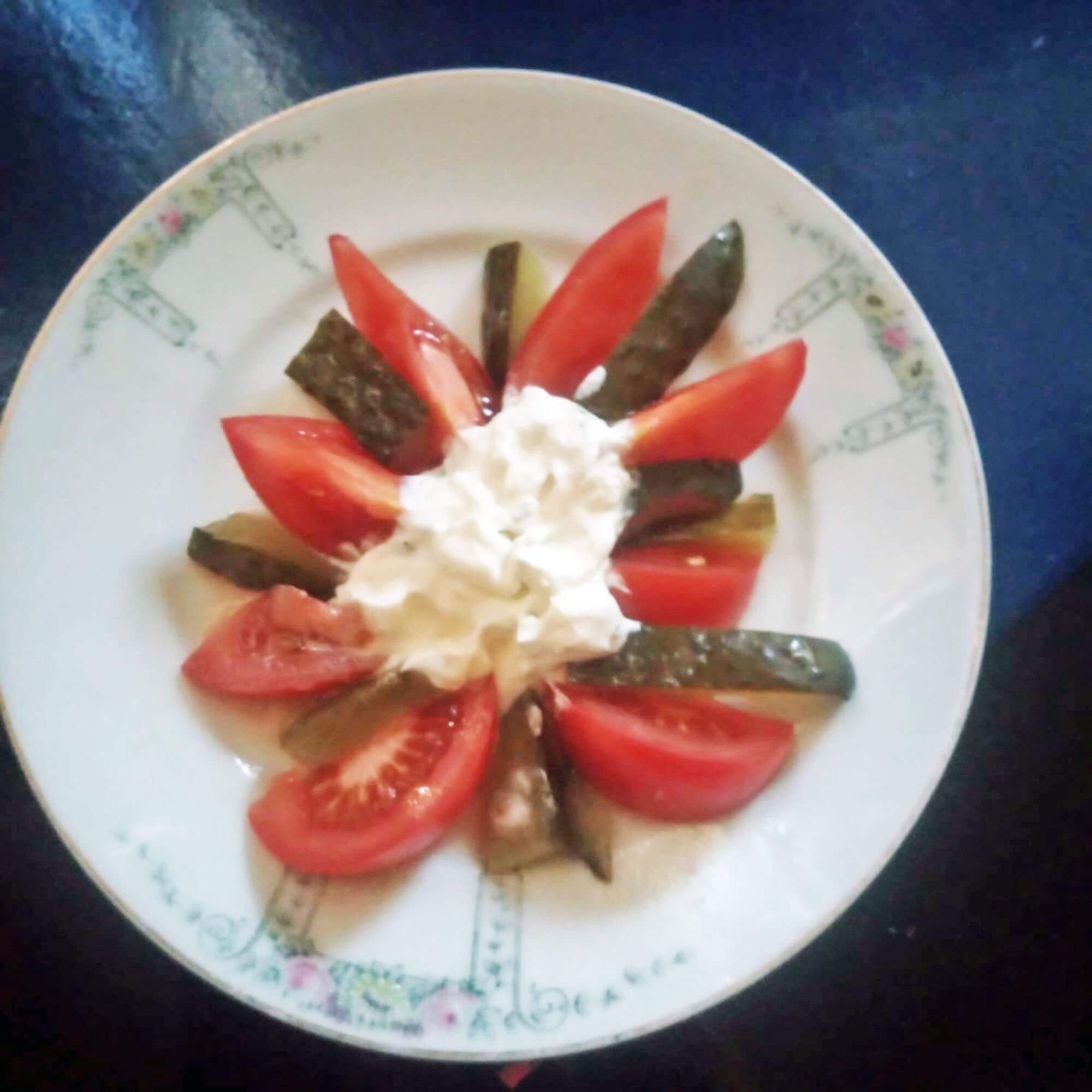 12 Tomaten-saure-Gurken mit Frischkäse, L.Hofer #tagdernachbarn