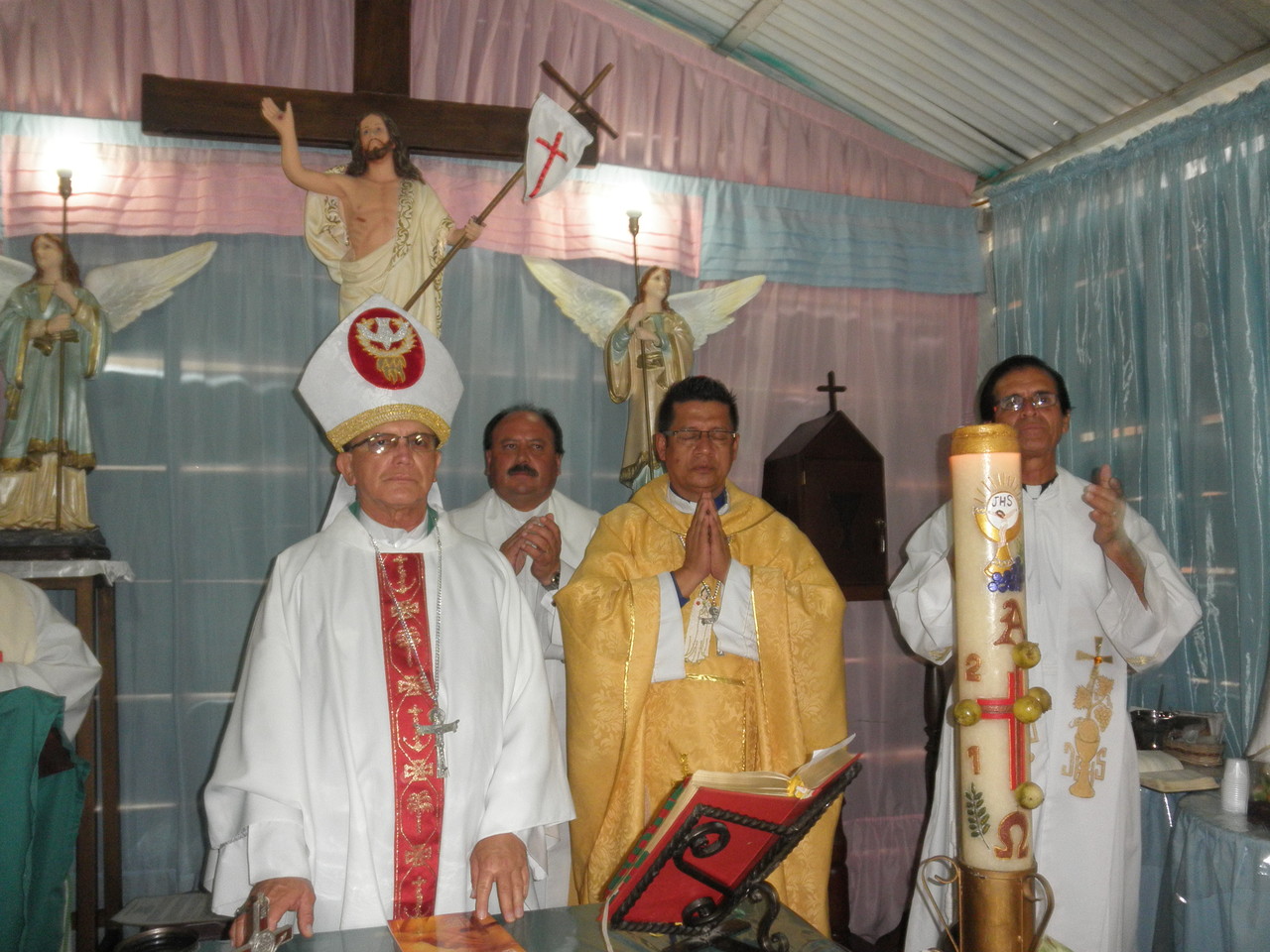 DE AMARILLO TERCER OBISPO EN CUCUTA, Arzobispo, Padre Miguel y Padre Eduardo