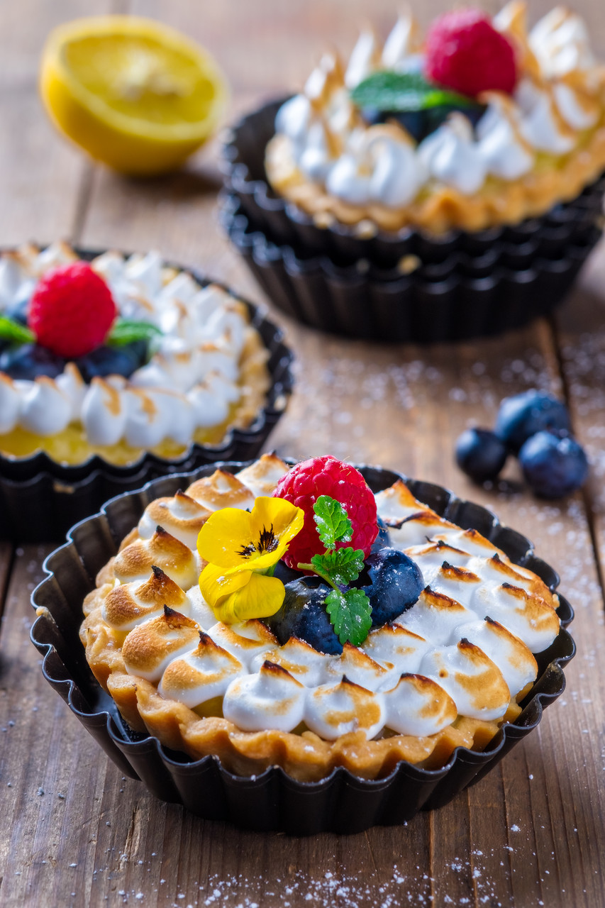 Food-Fotografie Lemontarte auf altem Holz, 45° Ansicht, aufgenommen beim Food-Fotografie Workshop am 07.07.2016