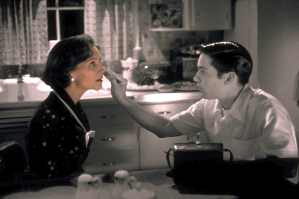 Joan Allen & Tobey Maguire in Pleasantville