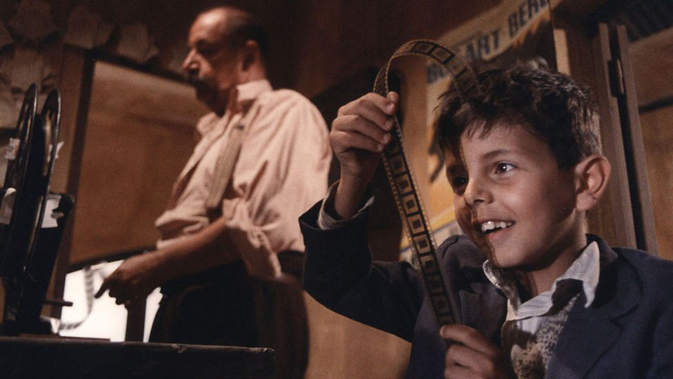 Philippe Noiret & Salvatore Cascio in Cinema Paradiso