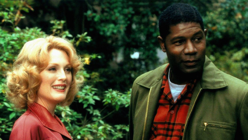 Julianne Moore & Dennis Haysbert in Far From Heaven