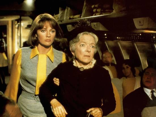 Jacqueline Bisset & Helen Hayes in Airport