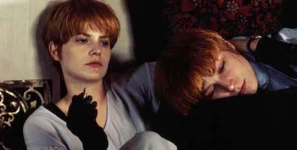Jennifer Jason Leigh & Bridget Fonda in Single White Female