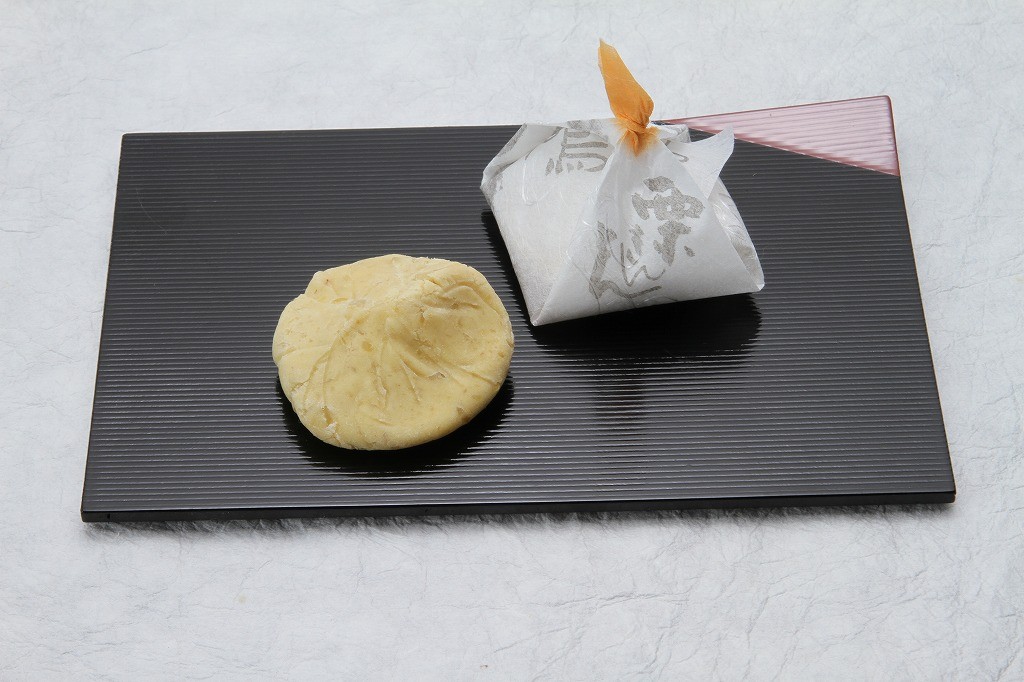 国産栗のうまみを閉じ込めた柏鳥堂特製栗きんとん