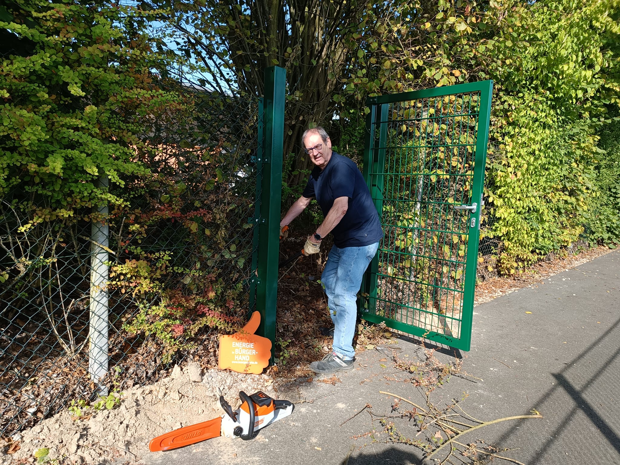 Wolfgang schaut, wer ihn da wohl fotografiert.