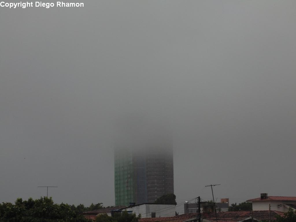 Stratus opacus vistas em João Pessoa, Paraíba, em 14/03/2014.