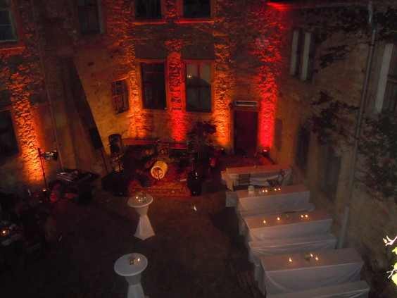Innenhof mit EG , Bar und WC