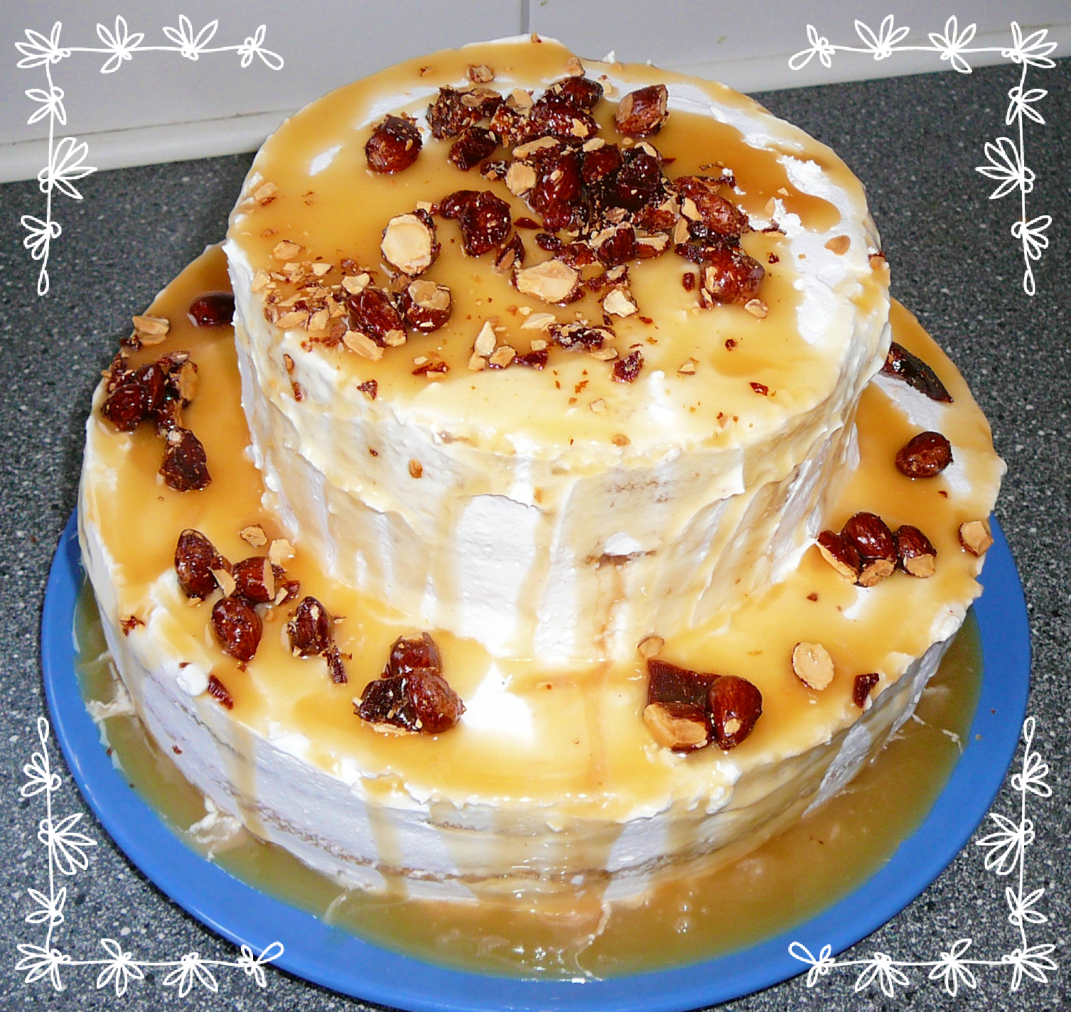 Vanillesahnetorte Mit Flussigem Karamell Und Splittern Von Gebrannten Mandeln Vegan38 Den backofen auf 190 °c (umluft 170 °c) vorheizen. gebrannten mandeln vegan38