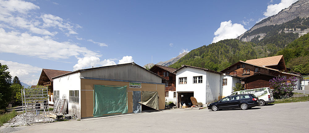 20. & 21. April der Unterlagsboden wird eingebaut und die Halle verschlossen