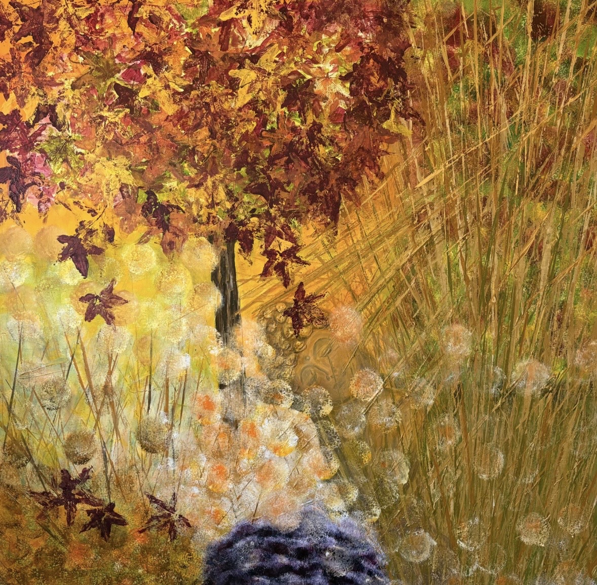Warme, goldene und erdige Farbschichtenbilden eine traumhafte, abstrakte Gartenlandschaft mit weichen Übergängen