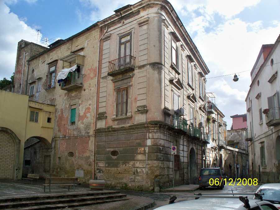 Via S. Benedetto - antico palazzo