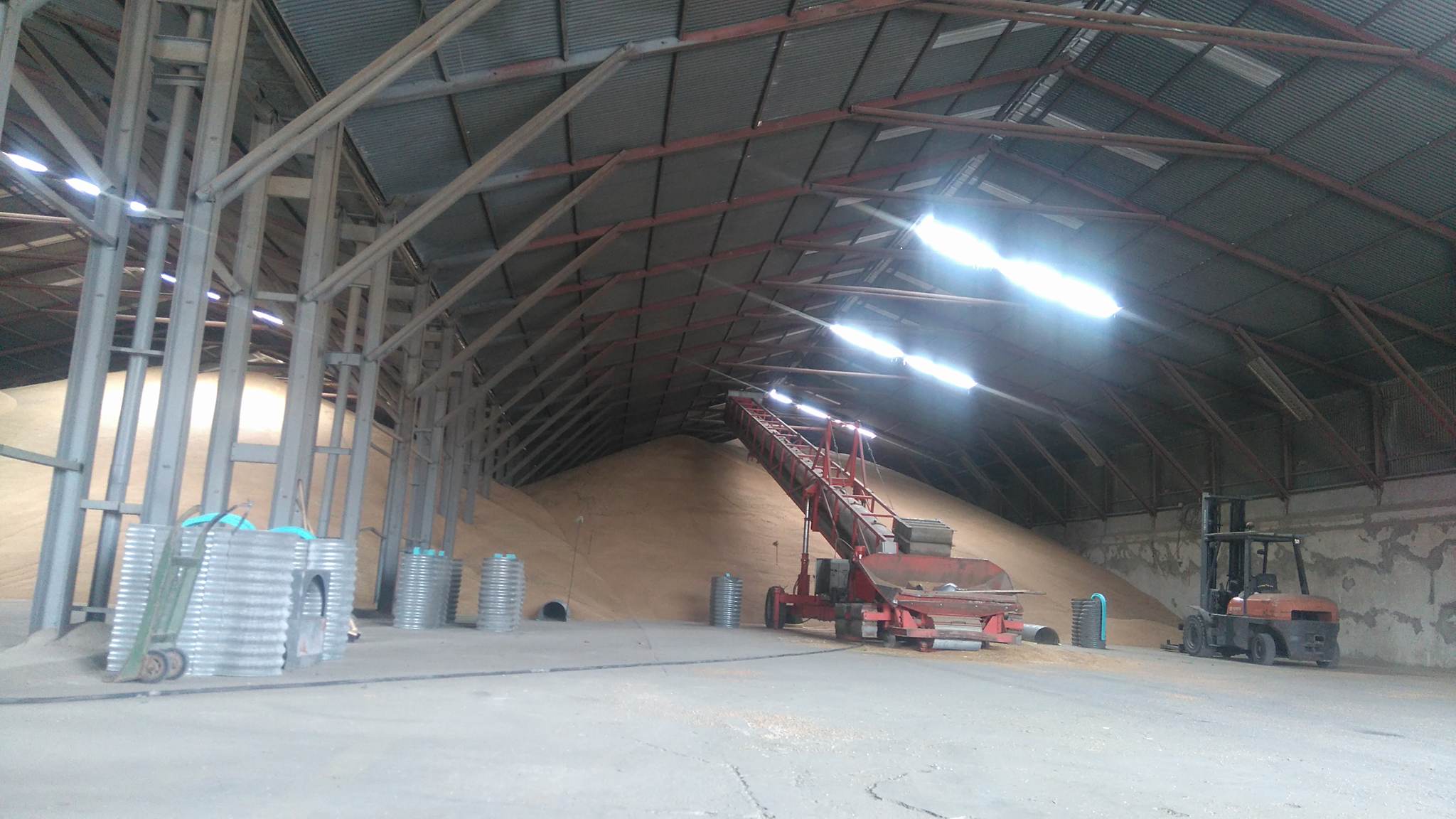 Notre spécificité  le stockage de vos céréales en vrac, à plat, avec ventilation