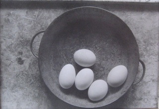 Jan Svoboda, Eggs, 14 x 21 cm, Silvergelatine Print, signed, Vintage 1968