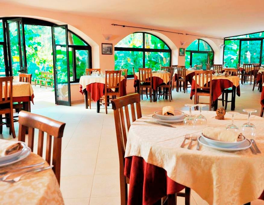 Ein familiӓres Hotel-Village in einem Olivenhain, umgeben von mediterraner Fauna 