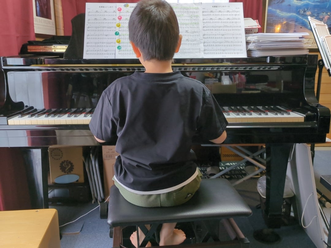 小学2年生の生徒さん、ポップス曲をレベルアップ中！〜裾野市のピアノ教室レッスン風景より〜