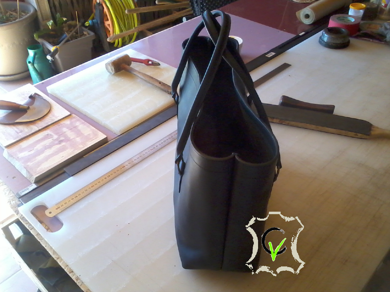 sac à main en cuir tannage végétal anthracite de type cabas, sans doublure
